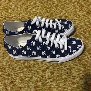 New York Yankees Sneakers Size 7 ~ Like New
